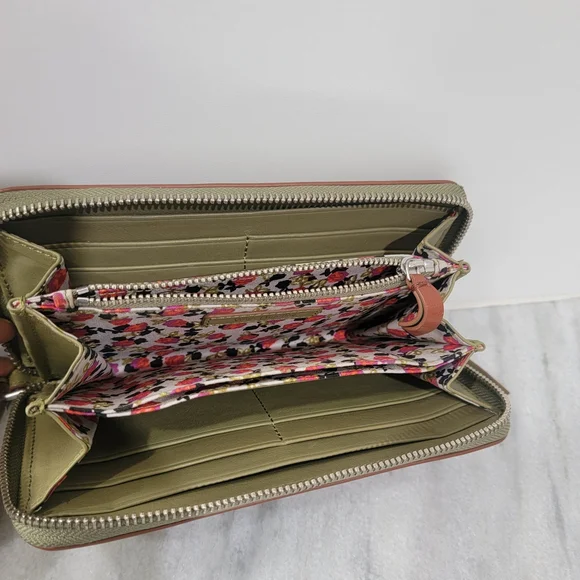Vera Bradley Olive Wristlet Wallet - Picture 5 of 9